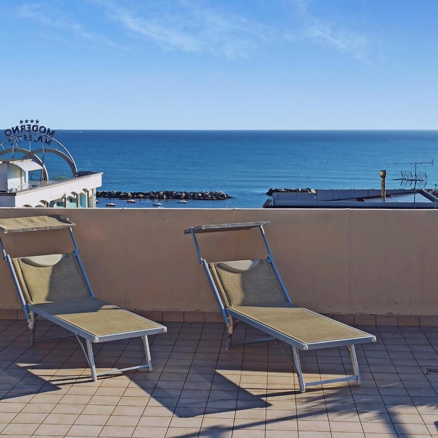 Hotel Gabbiano カットーリカ エクステリア 写真