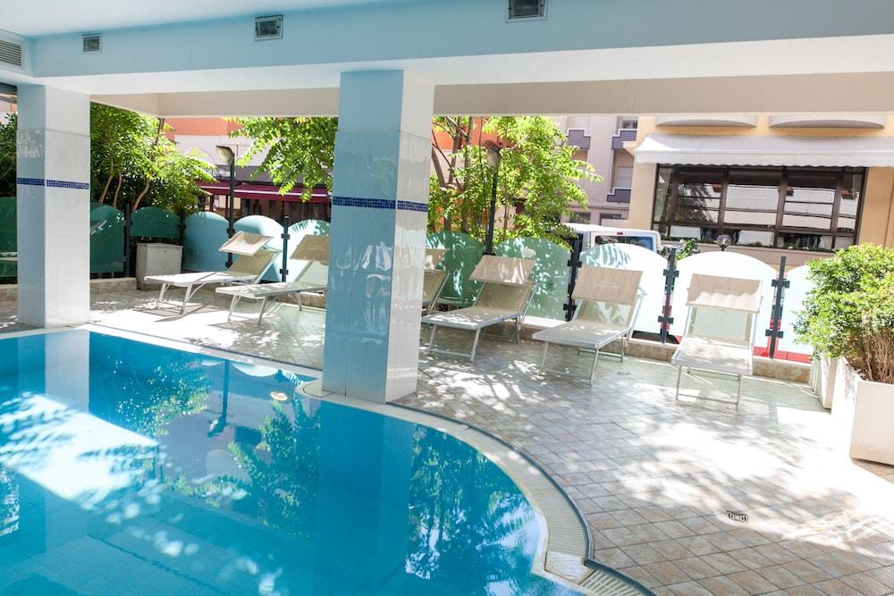 Hotel Gabbiano カットーリカ エクステリア 写真
