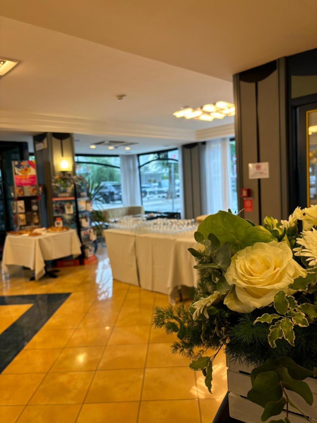 Hotel Gabbiano カットーリカ エクステリア 写真